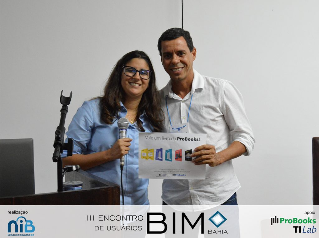 3rd BIM Users Meetup: Fernanda Machado and Jarbas Brasil, winner of a book from ProBooks Editora.