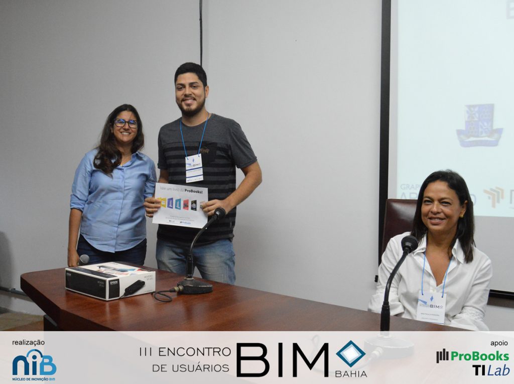 3rd BIM Users Meetup: Fernanda Machado and Rodrigo Freira, winner of a book from ProBooks Editora.